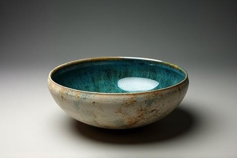 特注品として制作されたユニークな陶器のボウル